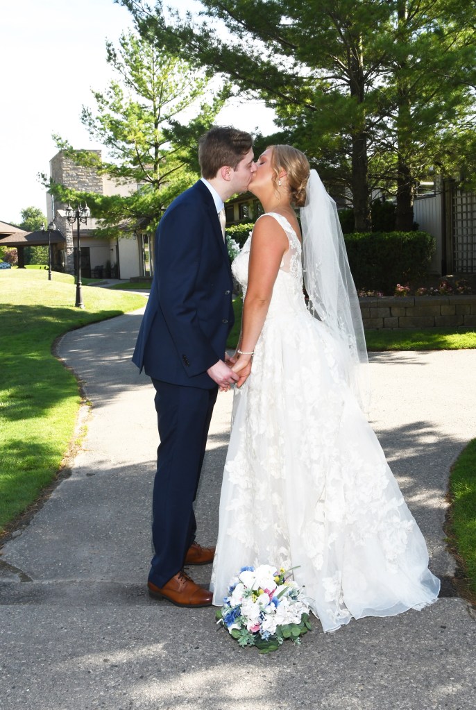 Lovely wedding photo at The Highland Country Club by Columbia Photos in London Ontario