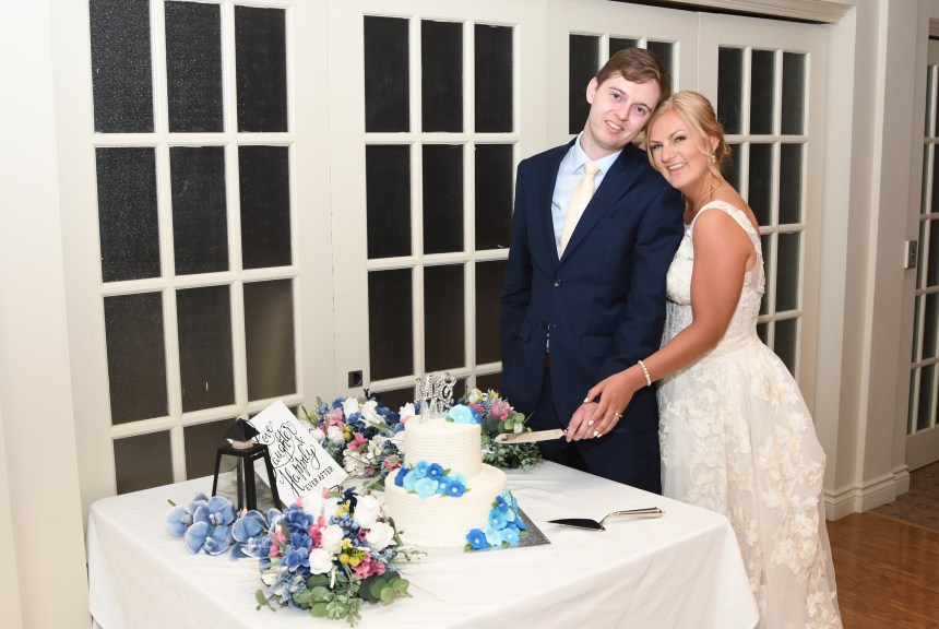 Lovely wedding photo at The Highland Country Club by Columbia Photos in London Ontario