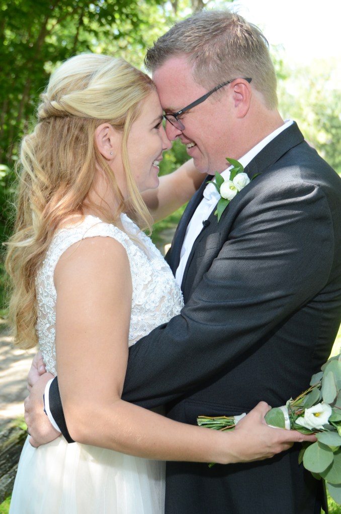 Wedding photographers London Ontario. Columbia Photos is wedding photography based in London Ontario. Owner and pro photographer is Phil Vanderpost.