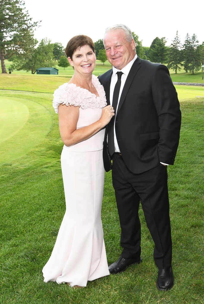 Dale Hunter's wonderful wedding photo at The Highland Country Club by Columbia Photos of London Ontario