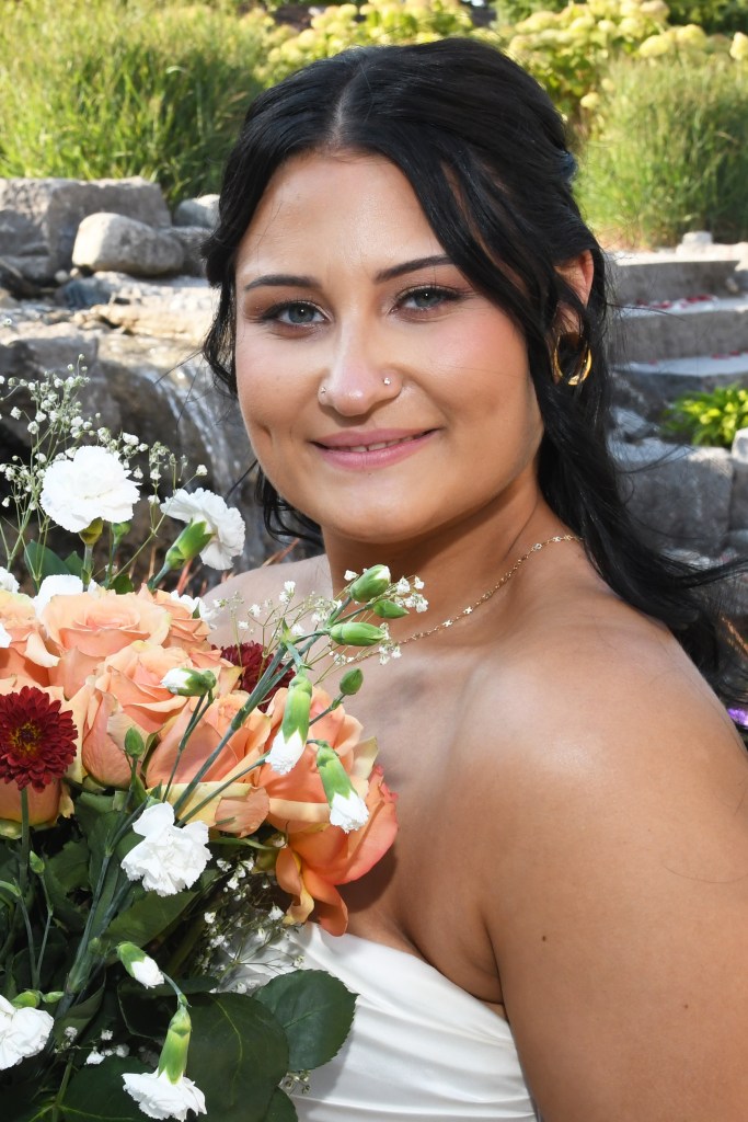 Beautiful wedding at The Concordia Club in Kitchener Ontario by Columbia Photos