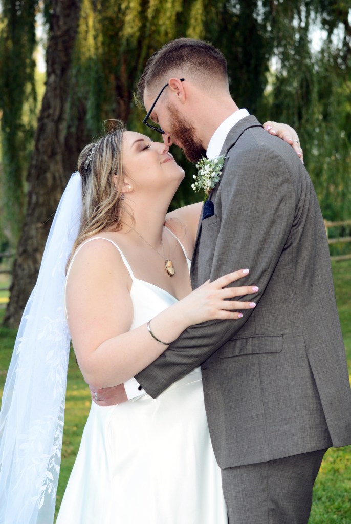 Beautiful Kiwanis Park wedding by Columbia Photos of London Ontario