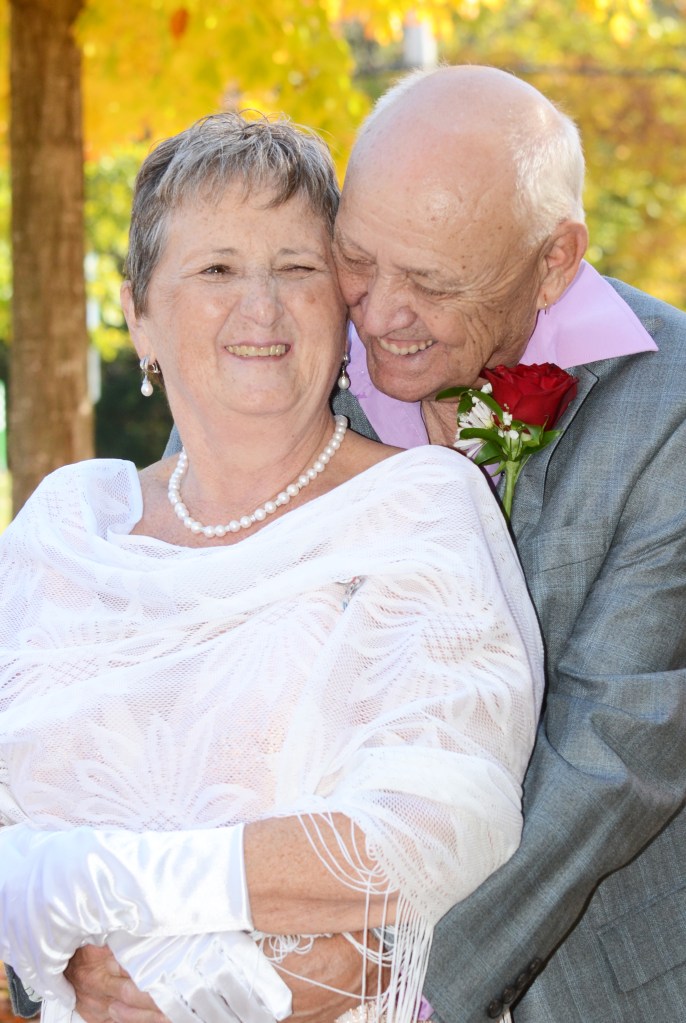 Beautiful wedding at Kiwanis Park by Columbia Photos of London Ontario