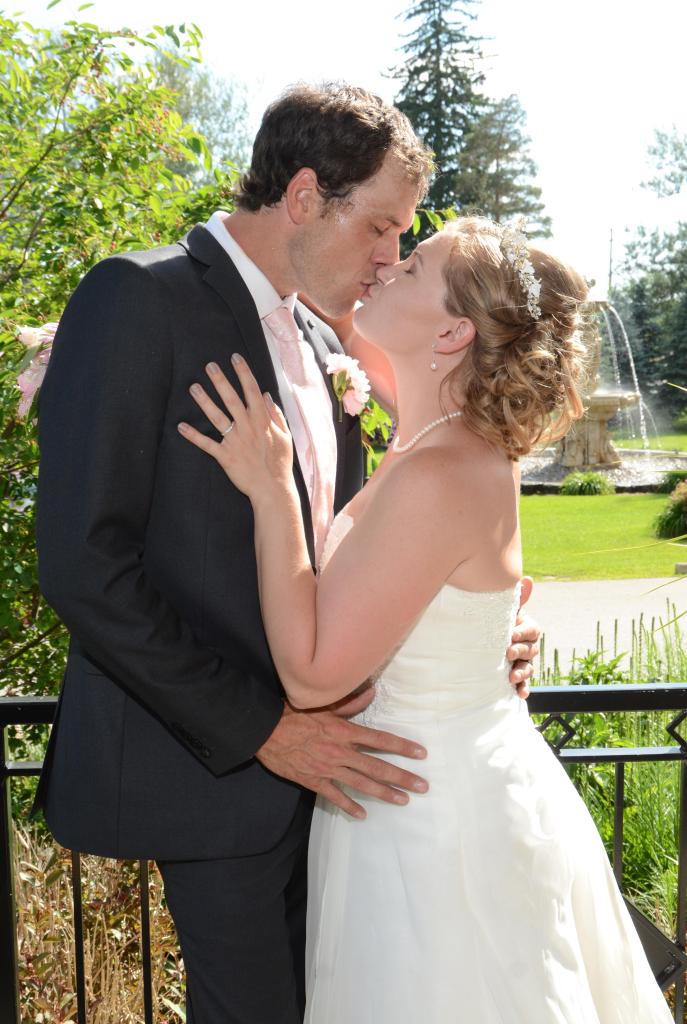 Wedding photographers London Ontario. Columbia Photos is wedding photography based in London Ontario. Owner and pro photographer is Phil Vanderpost.