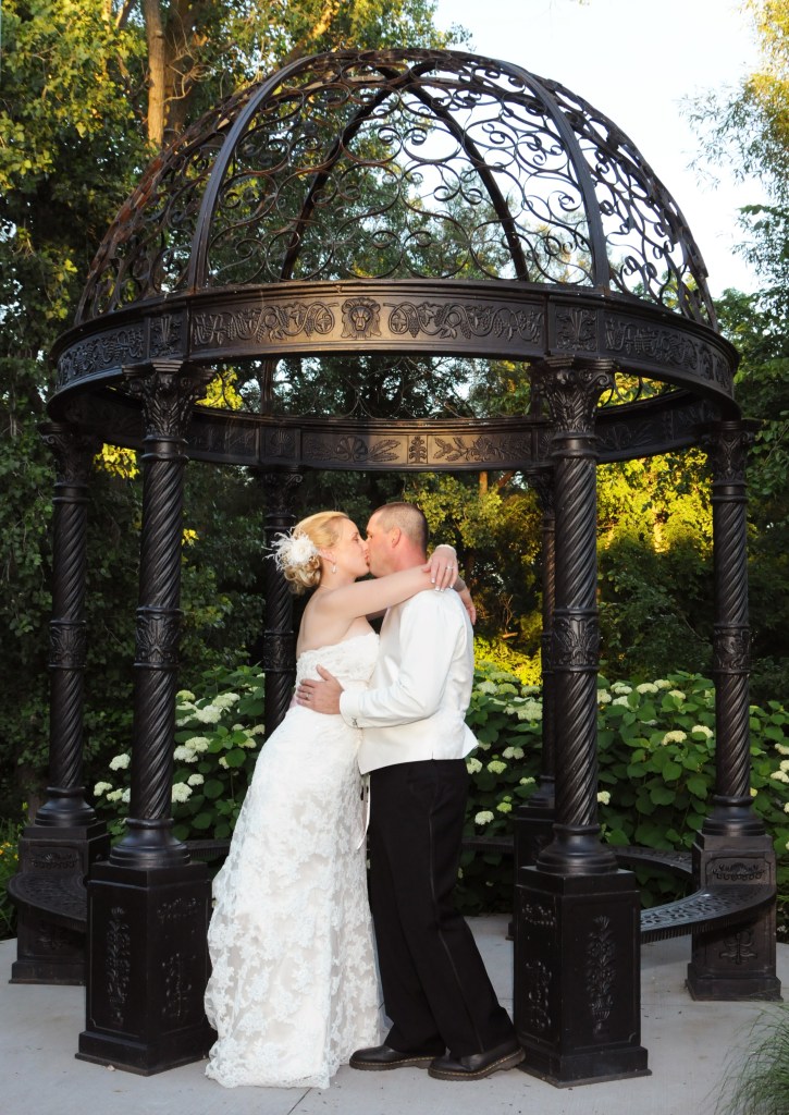 Beautiful wedding at The Elm Hurst Inn by Columbia Photos