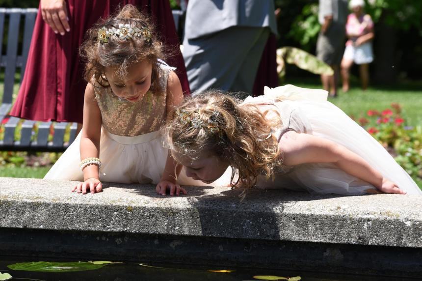 Wedding photographers London Ontario. Columbia Photos is wedding photography based in London Ontario. Owner and pro photographer is Phil Vanderpost.