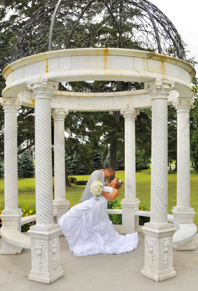 Wedding photographers London Ontario. Columbia Photos is wedding photography based in London Ontario. Owner and pro photographer is Phil Vanderpost.