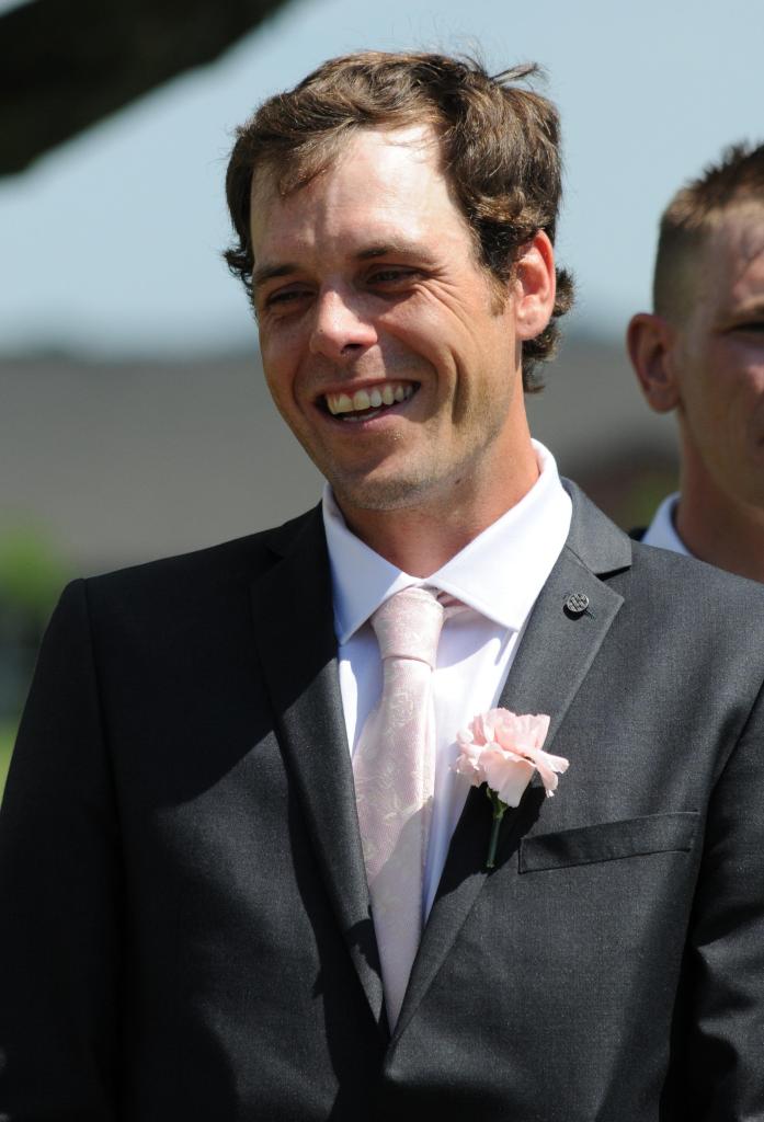 Wedding photographers London Ontario. Columbia Photos is wedding photography based in London Ontario. Owner and pro photographer is Phil Vanderpost.