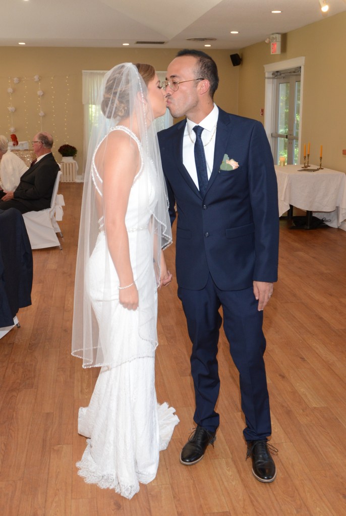 Wedding photographers London Ontario. Columbia Photos is wedding photography based in London Ontario. Owner and pro photographer is Phil Vanderpost.