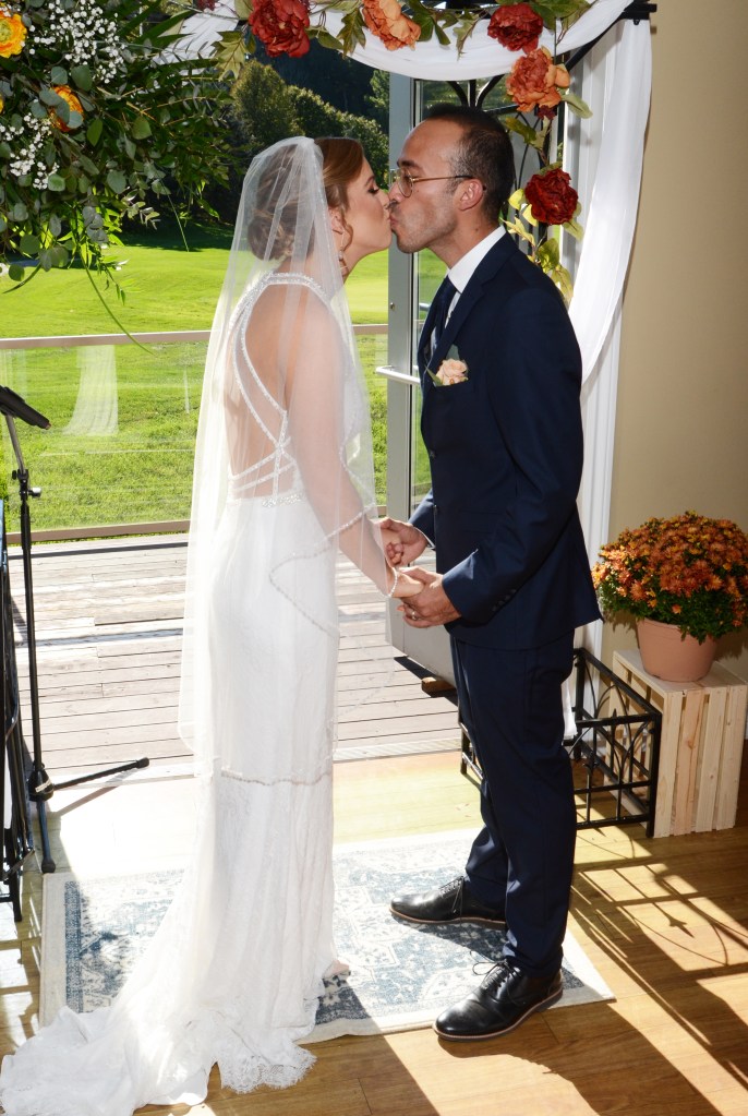 Wedding photographers London Ontario. Columbia Photos is wedding photography based in London Ontario. Owner and pro photographer is Phil Vanderpost.