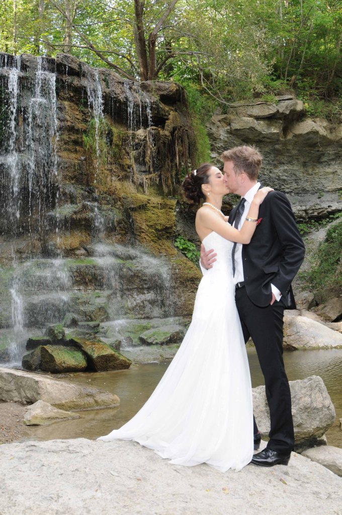 Wedding photographers London Ontario. Great country wedding photos by Columbia Photos.