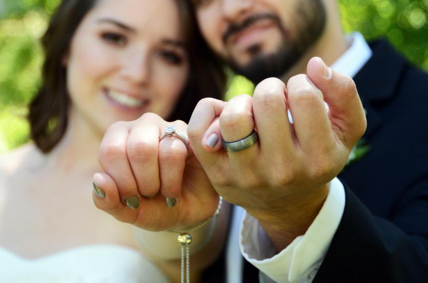 London Ontario Wedding Photographers. Wedding photographers London Ontario. Columbia Photos is wedding photography based in London Ontario. Owner and pro photographer is Phil Vanderpost.