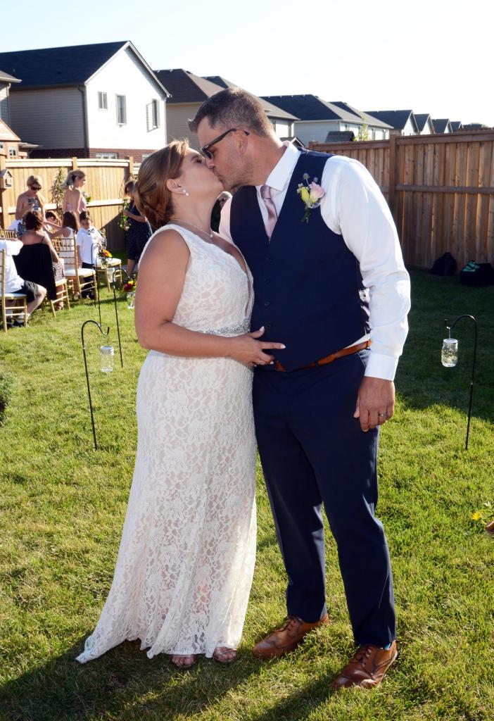 Wedding photographers London Ontario. Great country wedding photos by Columbia Photos.