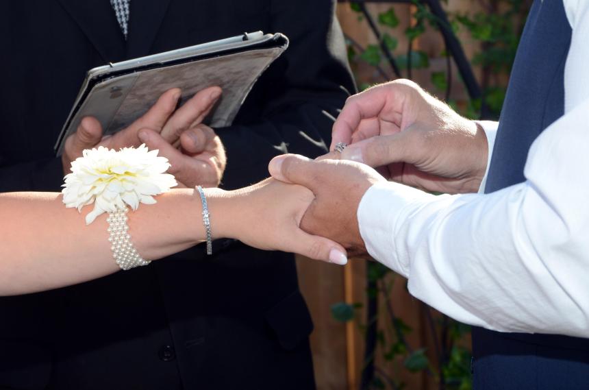 Wedding photographers London Ontario. Great country wedding photos by Columbia Photos.