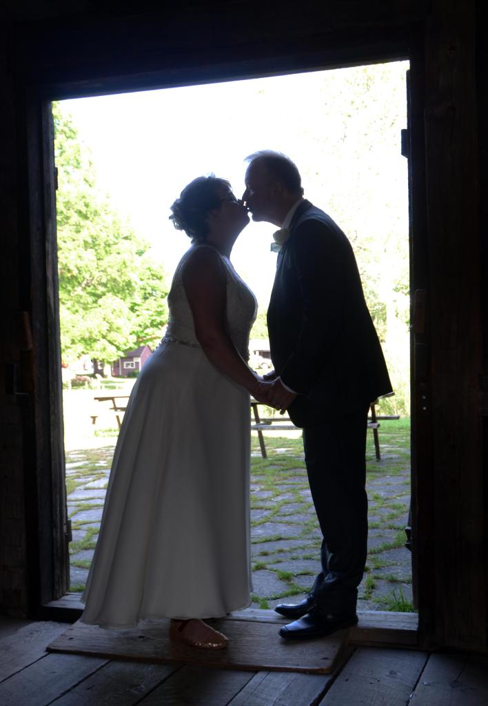 Wedding photography London Ontario. Great country wedding photos by Columbia Photos.