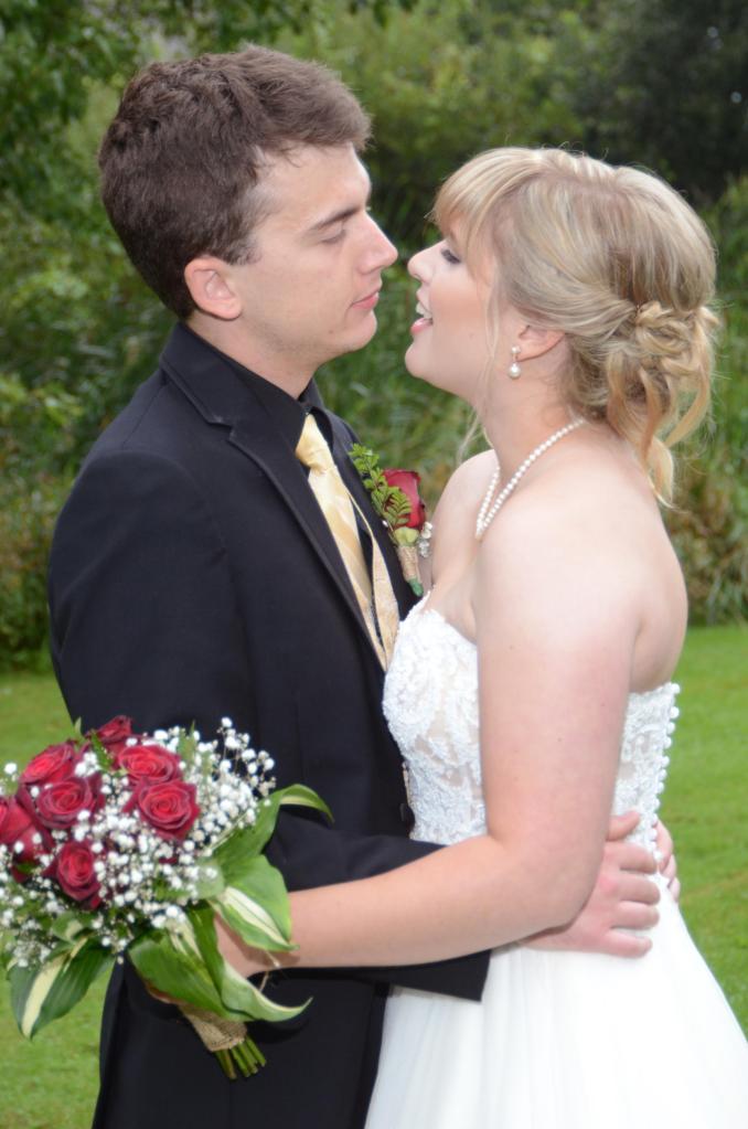 Wedding photographers London Ontario. Great country wedding photos by Columbia Photos.