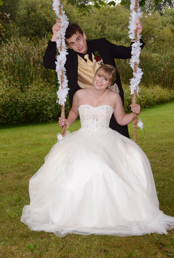 Wedding photographers London Ontario. Great country wedding photos by Columbia Photos.