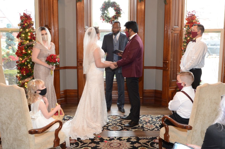 Wedding photographers London Ontario. Great country wedding photos by Columbia Photos.