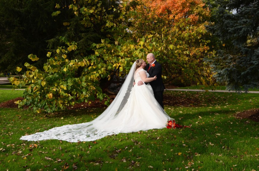 Pinafore Park wedding. Wedding photographers London Ontario. Columbia Photos is wedding photography based in London Ontario. Owner and pro photographer is Phil Vanderpost.