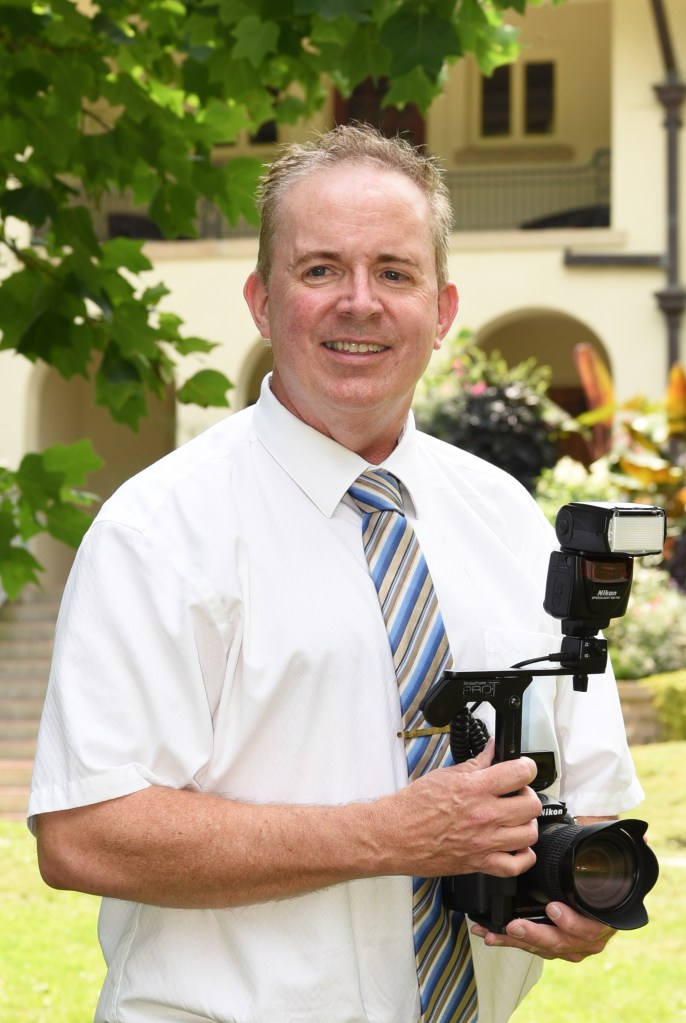 Wedding photographers London Ontario. Columbia Photos is wedding photography based in London Ontario. Owner and pro photographer is Phil Vanderpost.