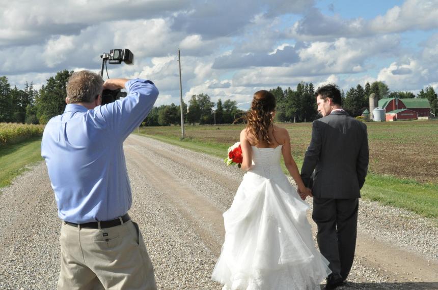 Wedding photographers London Ontario. Great country wedding photos by Columbia Photos.