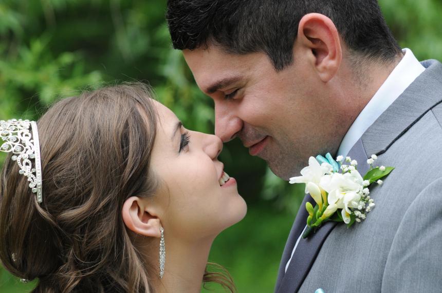 London Ontario wedding photographers. Nose to Nose Wedding Photo by Columbia Photos