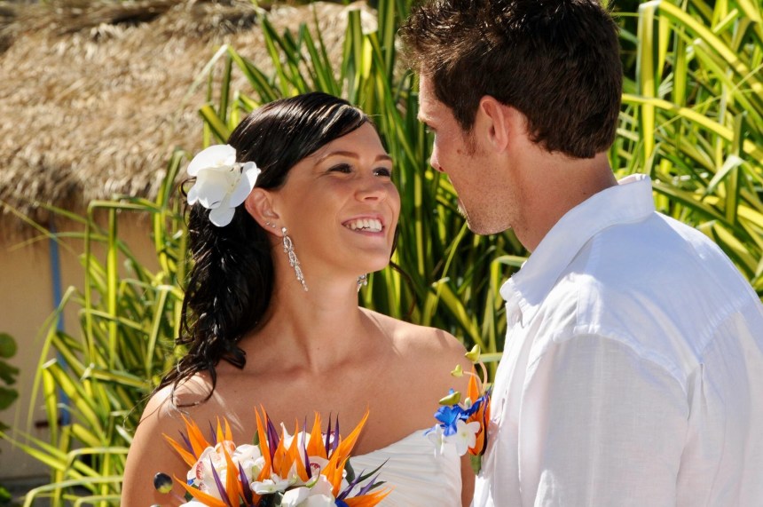 Wedding photographers London Ontario. Great country wedding photos by Columbia Photos.