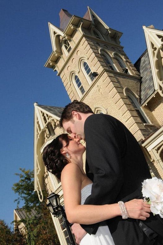 Elm Hurst Inn wedding. Wedding photographers London Ontario. Columbia Photos is wedding photography based in London Ontario. Owner and pro photographer is Phil Vanderpost.