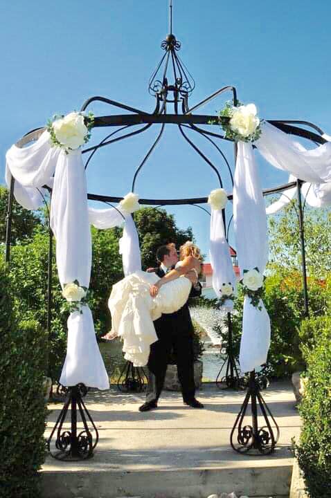 Wedding photographers London Ontario. Columbia Photos is wedding photography based in London Ontario. Owner and pro photographer is Phil Vanderpost.